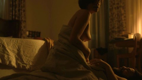 Elisabeth Moss - Nude Tits Scenes in Top of the Lake s02e06 (2017)