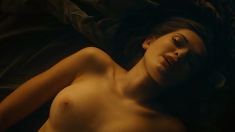 Caroline Hartig - Nude Tits Scenes in Schattenmoor s01e04 (2019)