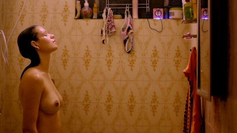 Kelly Crifer, Barbara Colen - Nude Tits Scenes in In the Heart of the World (2019)