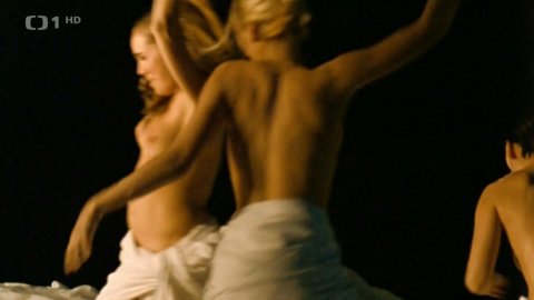 Lucie Vondrackova, Barbora Seidlova, Martina Klirova - Nude Tits Scenes in Snowboarďáci (2004)