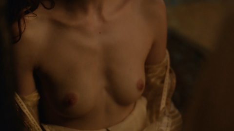 Charlotte Hope - Nude Tits Scenes in The Spanish Princess s01e02 (2019)