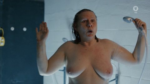 Hildegard Schroedter - Nude Tits Scenes in Nebelwand - Der Usedom Krimi (2017)
