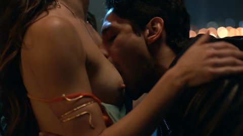 Melissa Barrera - Nude Tits Scenes in Vida s02e08 (2019)