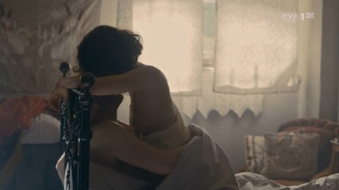 Julia Rosnowska, Pamela Adamik, Pola Blasik, Zuzanna Zielinska - Nude Tits Scenes in Drogi wolności s01e12 (2018)