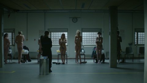 Elodie Fontan - Nude Tits Scenes in Prise au piège s01e01-06 (2019)