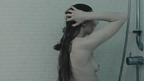 Anna Dawson - Nude Tits Scenes in The Creature Below (2016)