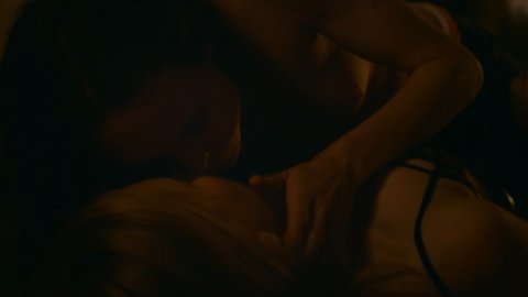 Ellen Page, Zosia Mamet - Nude Tits Scenes in Tales of the City s01e02, e05 (2019)