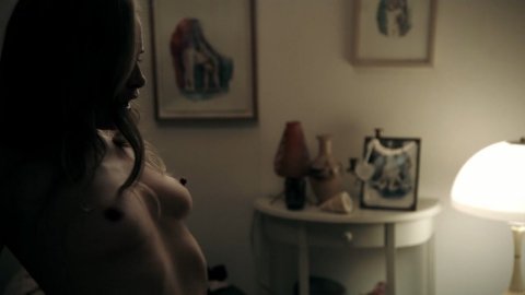 Inez Bjorg David - Nude Tits Scenes in Neu in unserer Familie - Zwei Eltern zu viel (2016)