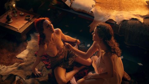 Lucy Lawless, Jaime Murray - Nude Tits Scenes in Spartacus s01e01 (2011)