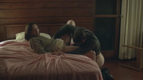 Hannah Gross, Lowell Hutcheson - Nude Tits Scenes in The Mountain Between Us (2018)