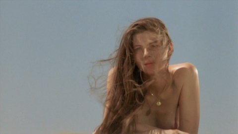 Benedicte Loyen - Nude Tits Scenes in Gaspard et Robinson (1990)